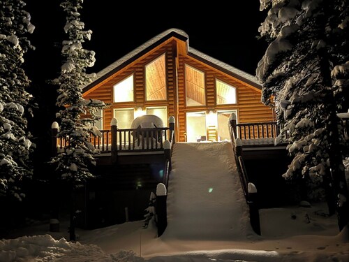 New Rental! Pet friendly, 3Br/2Bath Cabin with gas fireplace and hot tub - Five Peaks