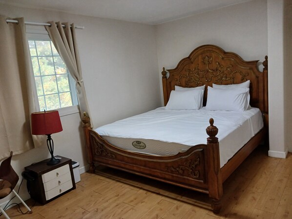 3 bedrooms, in-room safe, desk, iron/ironing board