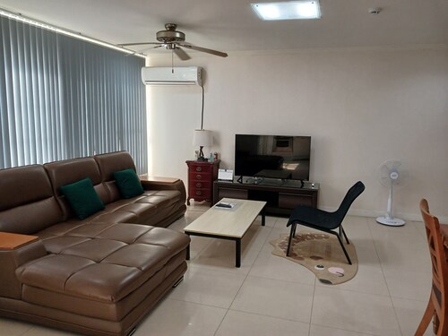 Specializing  Villa within 3 minute  walking distance from Humphreys Base gate