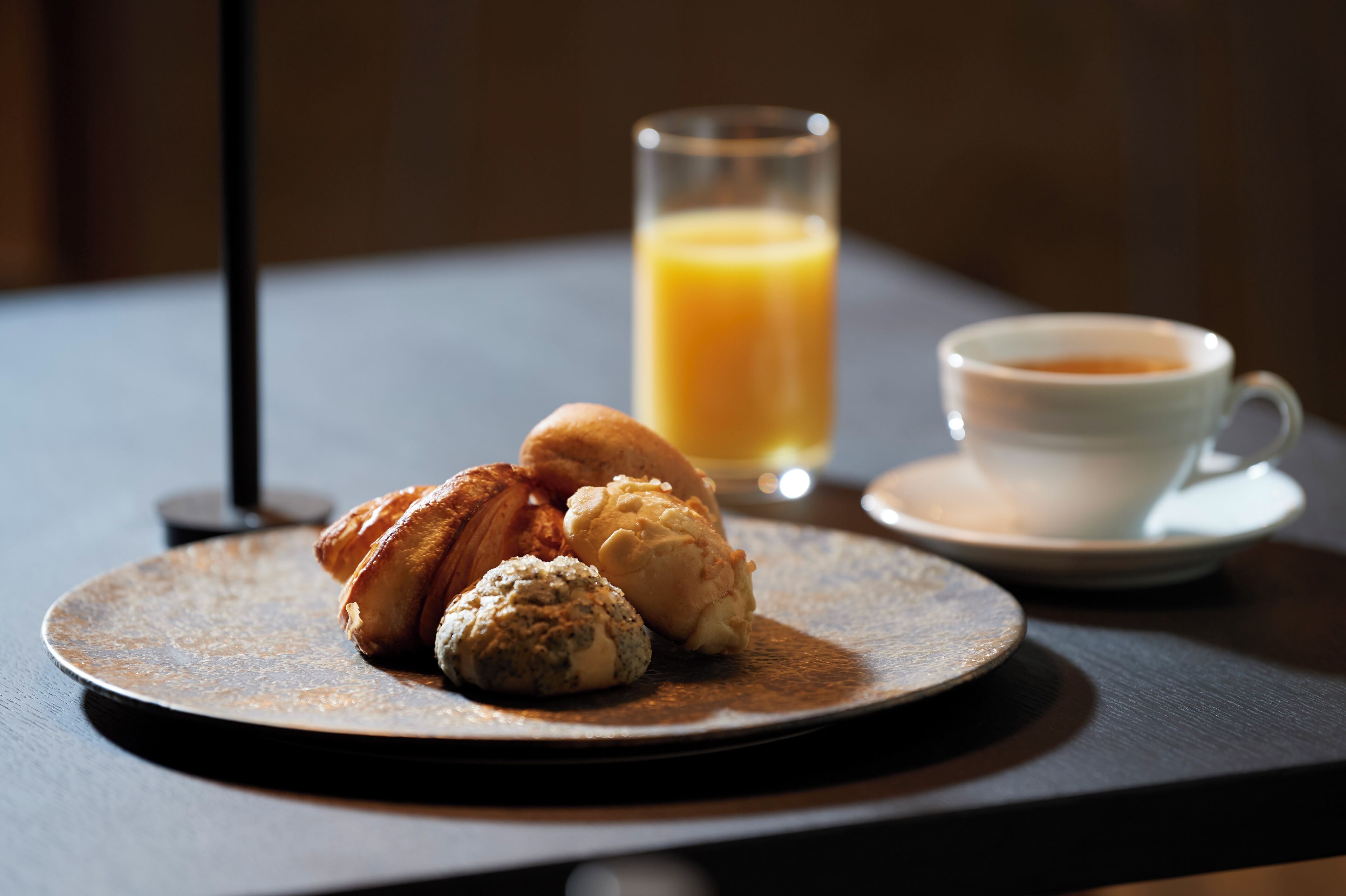 Free daily self-serve breakfast