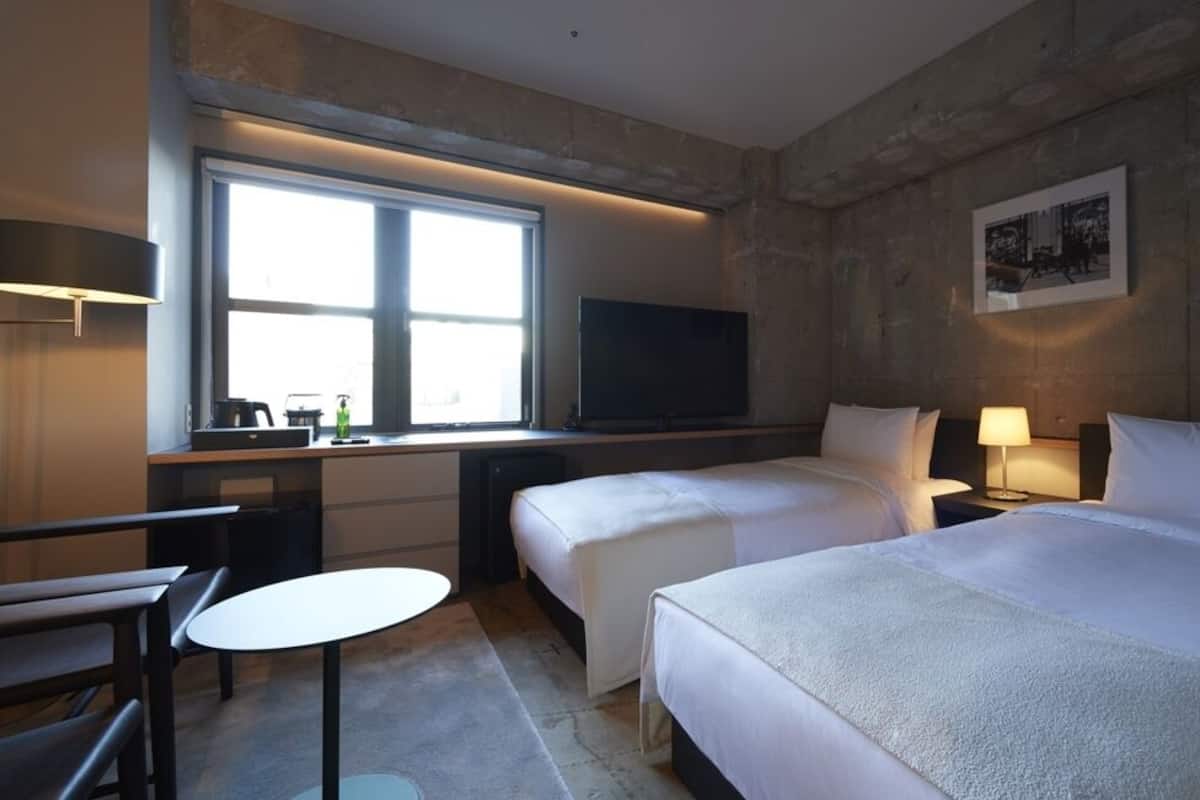 Premium bedding, down comforters, in-room safe, desk