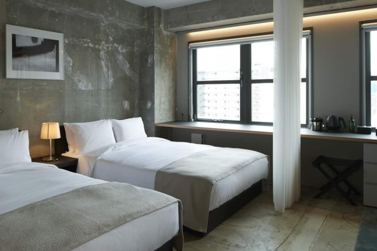 Premium bedding, down comforters, in-room safe, desk