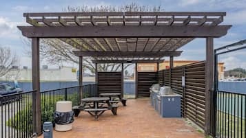 屋外ダイニングエリア