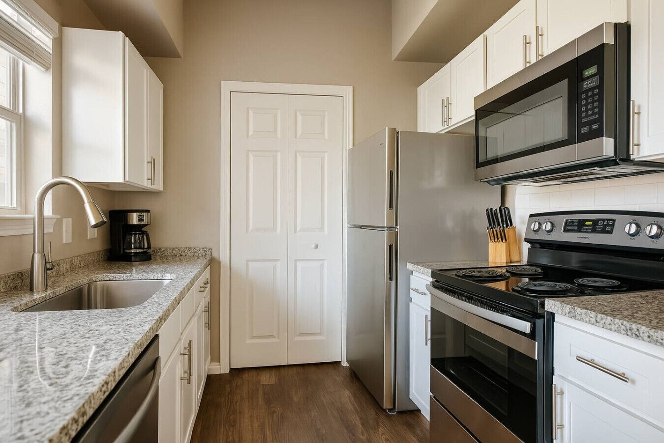 冰箱、微波炉、烤箱、炉灶