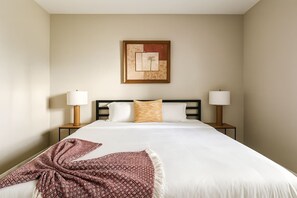 Schreibtisch, Bügeleisen/Bügelbrett, kostenloses WLAN, Bettwäsche