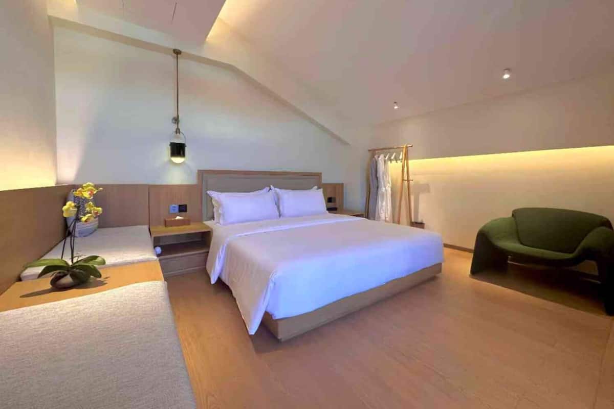 Comfort Tek Büyük Yataklı Oda | Kaliteli yatak takımı, kuştüyü yorgan, ücretsiz minibar, masa 