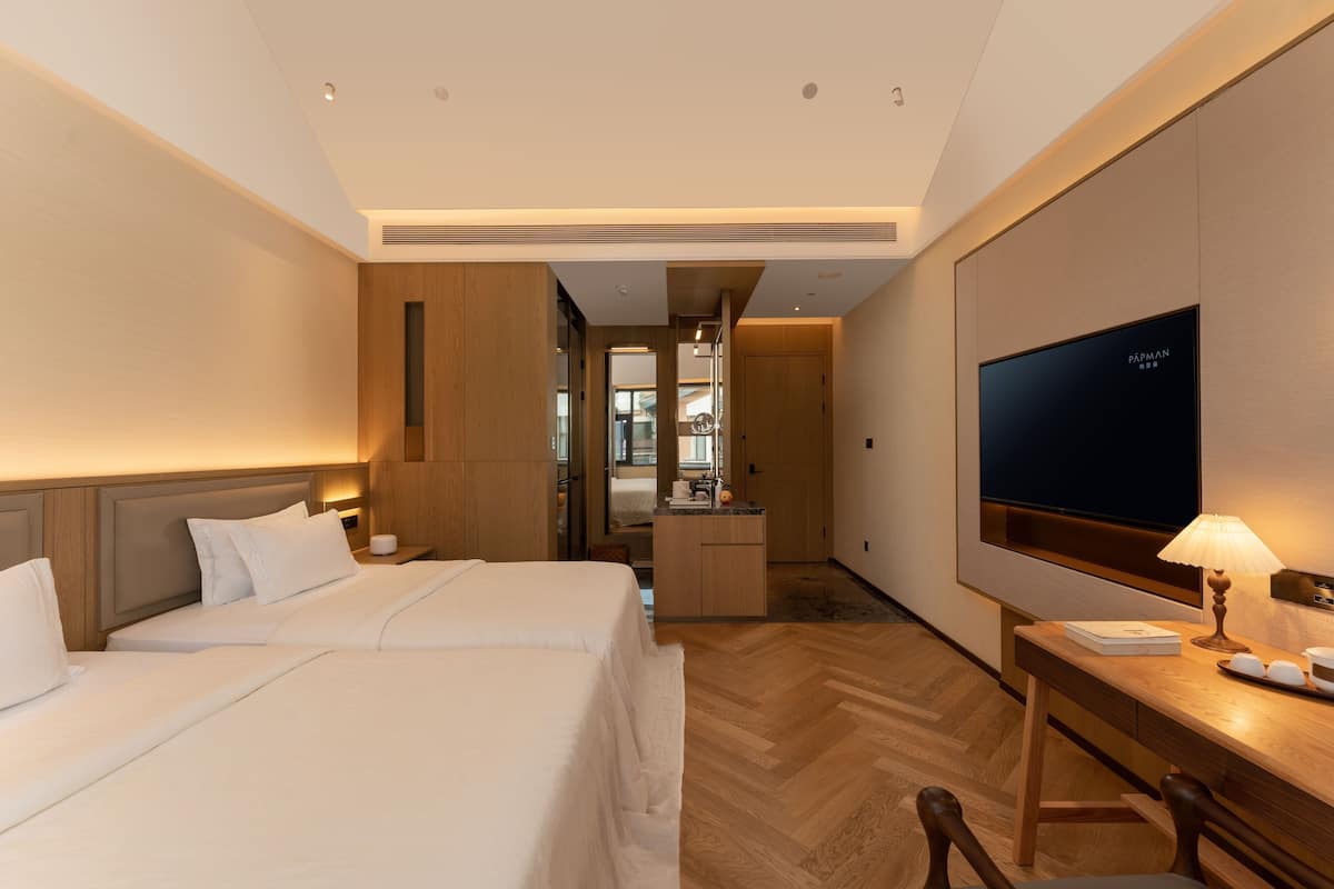 Basic İki Ayrı Yataklı Oda, Şehir Manzaralı | Kaliteli yatak takımı, kuştüyü yorgan, ücretsiz minibar, masa 