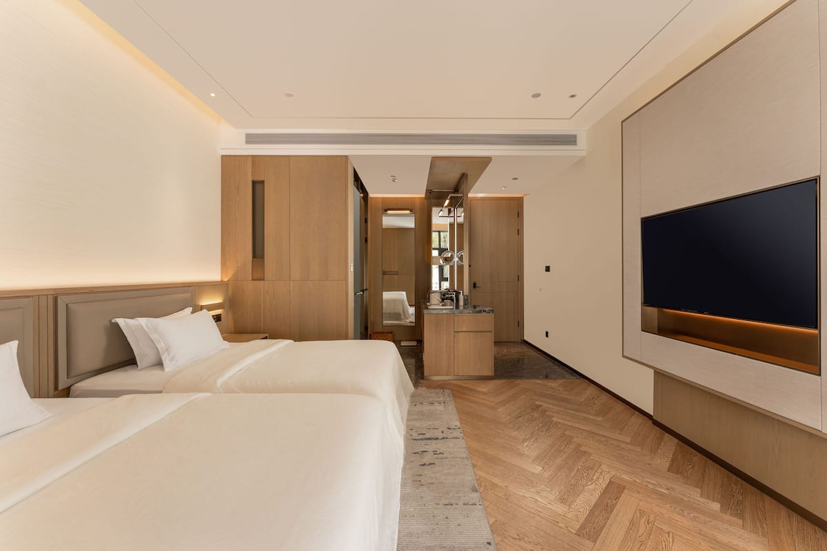 Classic İki Ayrı Yataklı Oda, Avlu Manzaralı | Kaliteli yatak takımı, kuştüyü yorgan, ücretsiz minibar, masa 