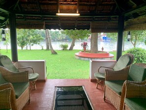 Terrace/patio - The Kerala Heritage Villa on the shore of Backwaters - Pamba River Alleppey (Alleppey)
