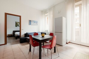 Dining - GuestHost - Lovely one bedroom apartment with balcony! (Milano)
