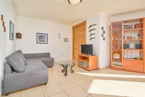 TV - Sea Views Centro Internacional A99 Apartment with Sea View, Wi-Fi and Air Conditioning (Torrox)