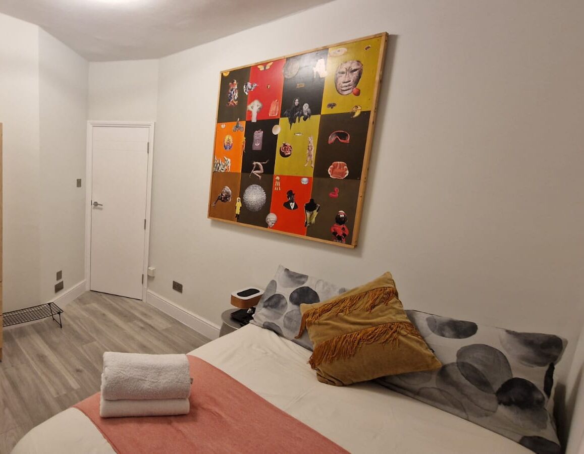 2 bedrooms, iron/ironing board, bed sheets