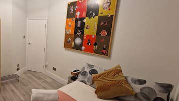 2 bedrooms, iron/ironing board, bed sheets