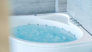 Basic Room, 2 Bedrooms (Room 101) | 1 bedroom, free WiFi - Yeongdeok The Best Pool Villa (Yeongdeok)