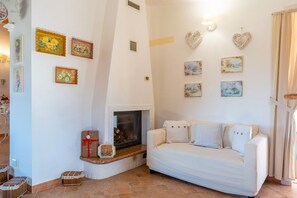 TV, caminetto