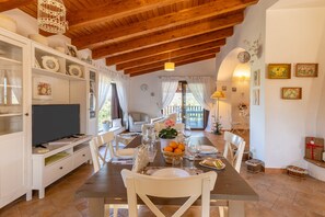 Interior - Villa 'Il Rifugio Della Quiete' with Mountain View, Wi-Fi and Air Conditioning (Scicli)