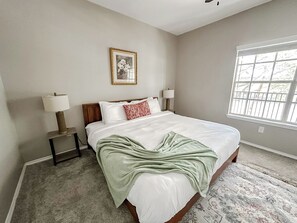 1 makuuhuone, työpöytä, silitysrauta/-lauta, Wi-Fi