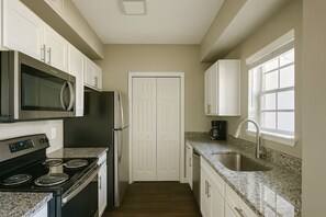 Frigorífic, microones, forn i placa de cuina 