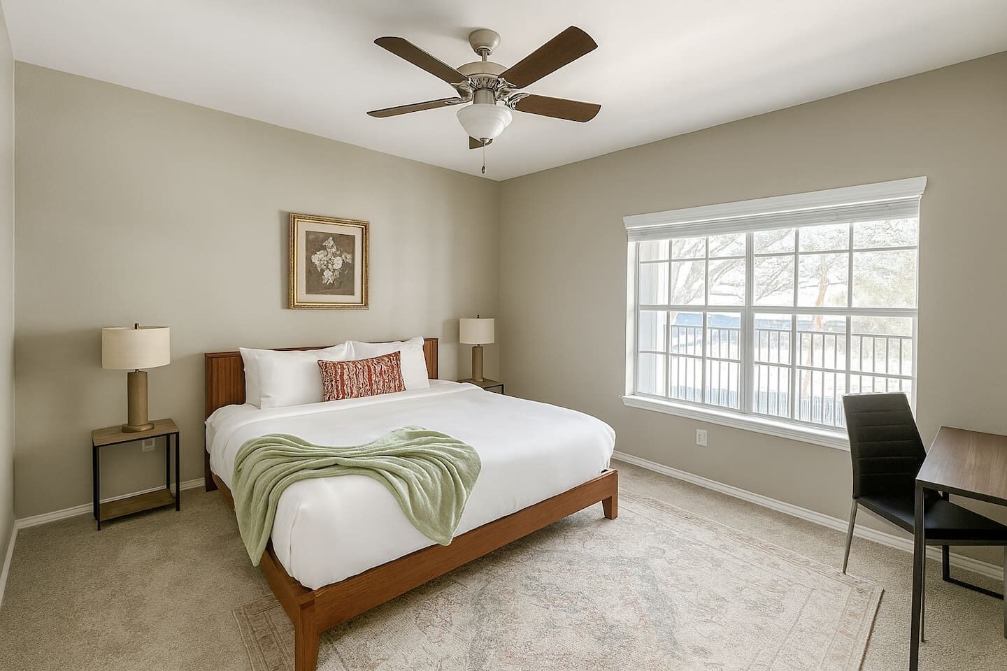 Bureau, fer et planche à repasser, Wi-Fi, draps fournis