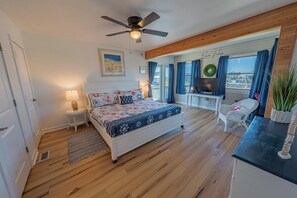 5 bedrooms, desk, iron/ironing board, travel cot