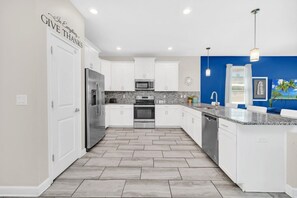 Fridge, microwave, oven, stovetop - Orlando Villa 6473 - Dream Villa at Champions Gate (Orlando)