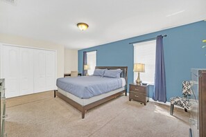 6 bedrooms, iron/ironing board, WiFi, bed sheets
