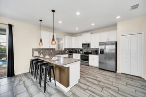 Fridge, microwave, oven, stovetop - Stay at Orlando Villa 6478 – Exclusive Champions Gate Resort (Orlando)