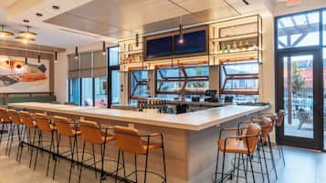 Bar (trong khuôn viên)