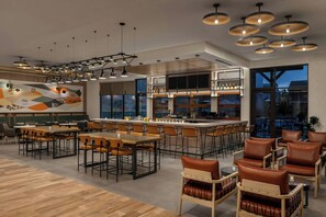 Bar (on property) - Residence Inn by Marriott San Luis Obispo (San Luis Obispo)