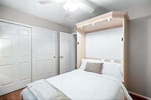 3 bedrooms, in-room safe, desk, iron/ironing board