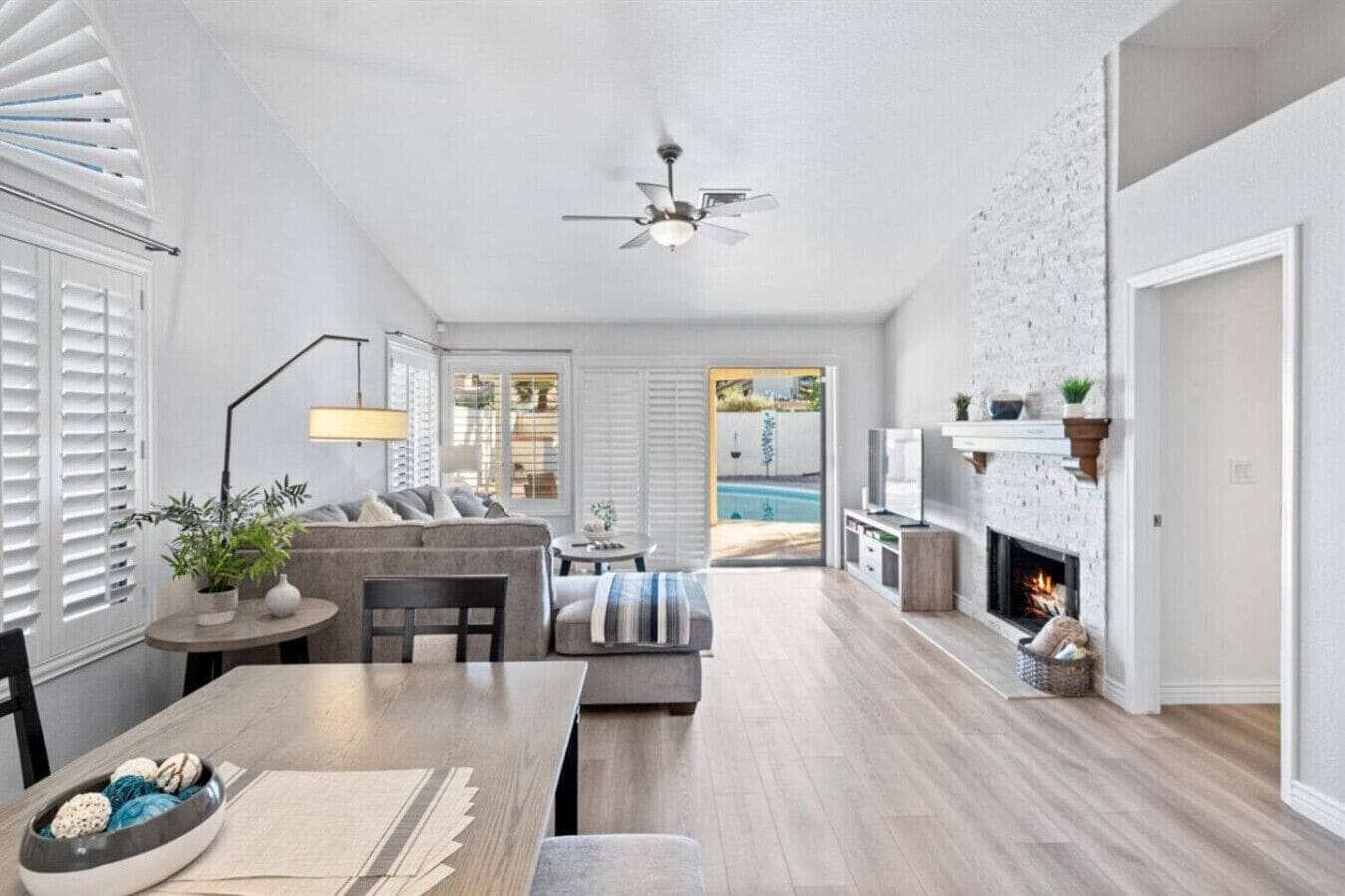 Smart-TV, Kamin, Tischfußball