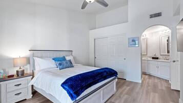 3 bedrooms, in-room safe, desk, iron/ironing board