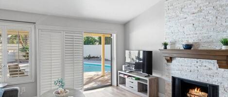 Smart-TV, Kamin, Tischfußball