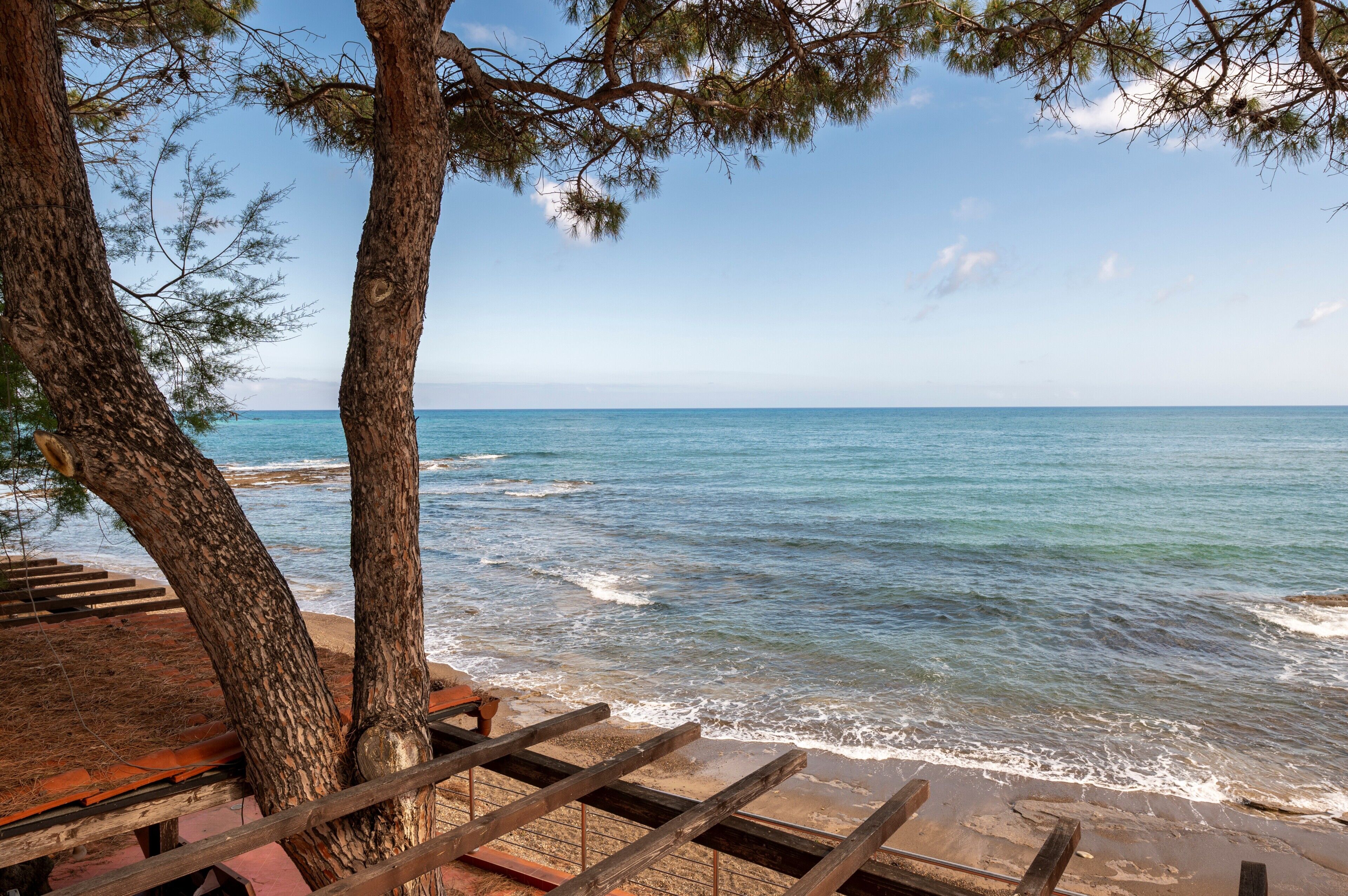 Una spiaggia nelle vicinanze