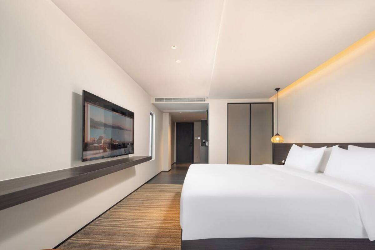 Quarto casal clássico, vista para o oceano | Frigobar, escrivaninha, espaço de trabalho para notebook