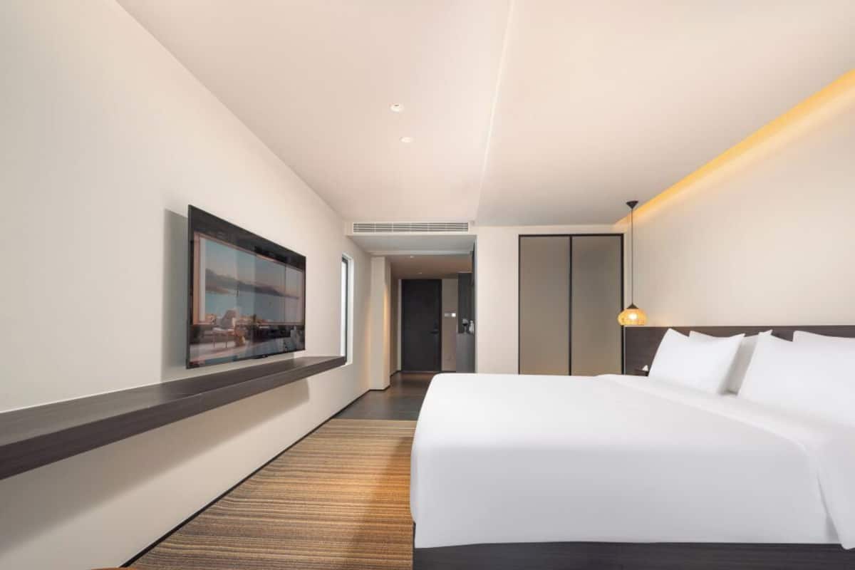 Classic Double Room, Ocean View | Minibar, desk, laptop workspace, free WiFi