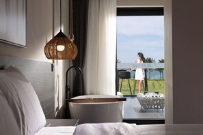 Minibar, bureau, espace de travail pour ordinateur portable