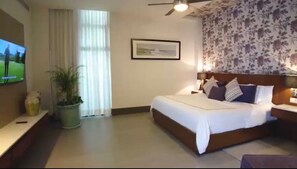 1 dormitorio, tabla de planchar con plancha, wifi y ropa de cama