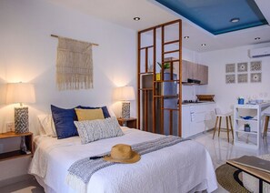 2 bedrooms, desk, iron/ironing board, travel cot - Family Escape / 500m Award Winning Kids Beach / King Bed Kitchen / Pool Patio AC (Playa del Carmen)