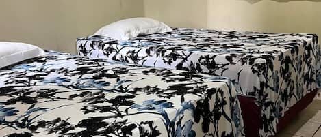 Suite básica, para no fumadores | 1 habitación, tabla de planchar con plancha, wifi gratis y ropa de cama