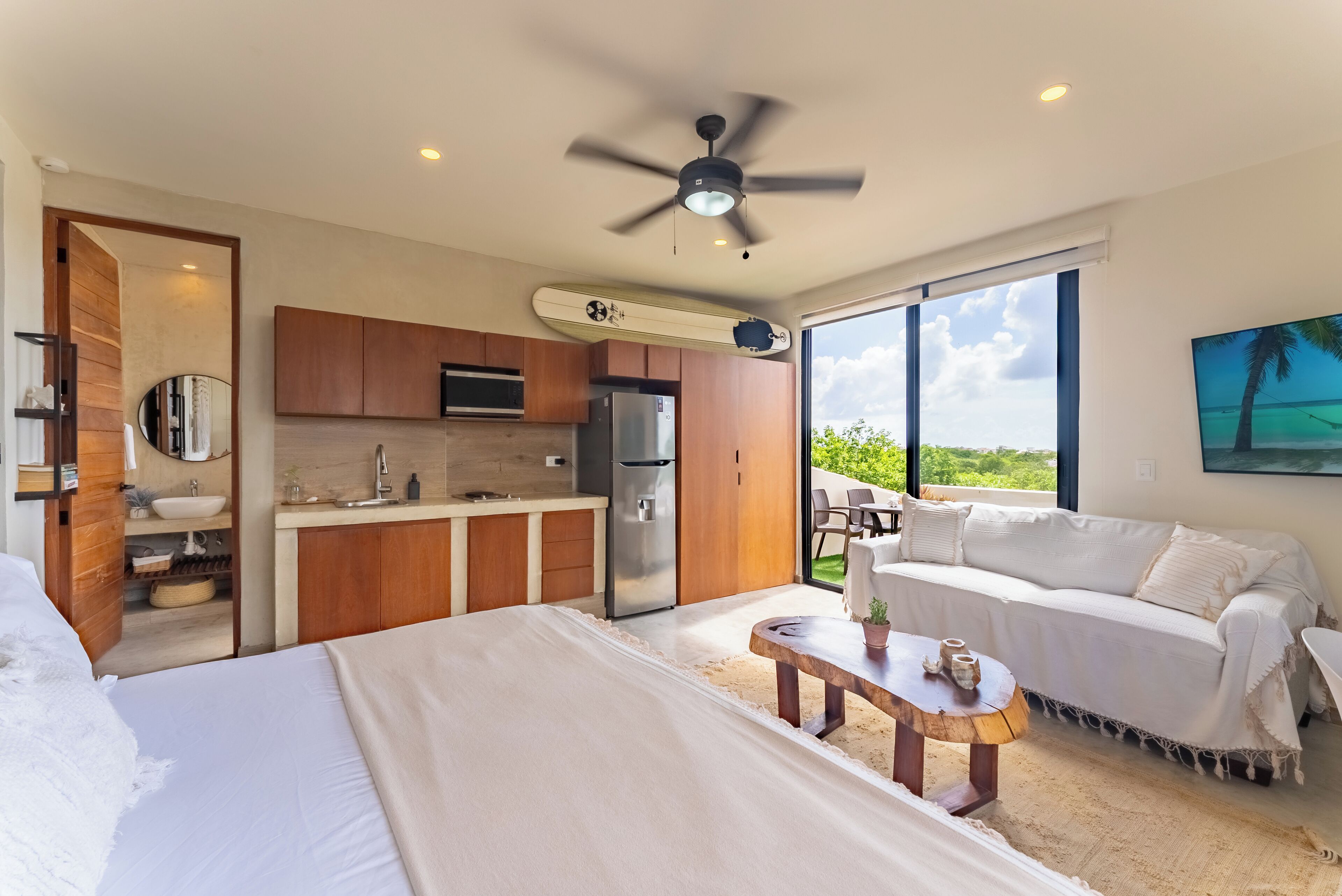 Studio – junior, 1 kingsize-seng med sovesofa, kjøleskap, utsikt mot golfbane | Skrivebord, skrivebord for bærbar PC og wi-fi (inkludert)