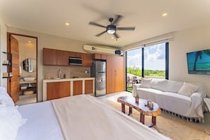 Junior Studio, 1 King Bed with Sofa bed, Refrigerator, Golf View | Desk, laptop workspace, free WiFi