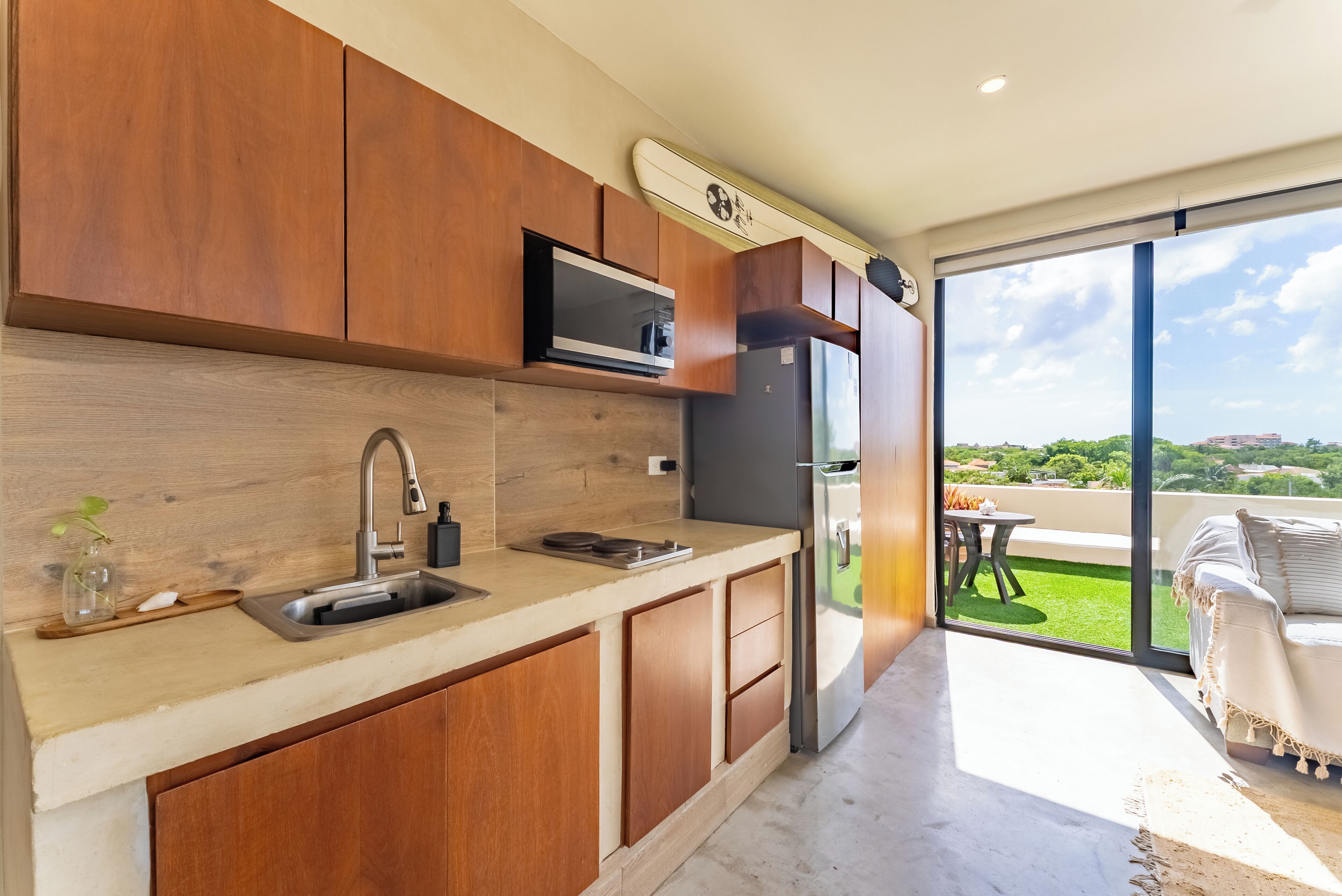 Studio – junior, 1 kingsize-seng med sovesofa, kjøleskap, utsikt mot golfbane | Eget kjøkken | Kjøleskap, mikrobølgeovn, kokeplater og espressomaskin