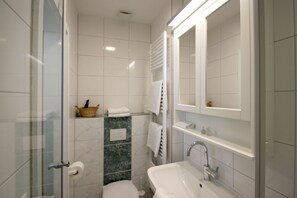 Shower - Villa mit Sonnenhof - Your dream vacation in the vacation apartment Gartenzauber - Villa mit Sonnenhof (Göhren)