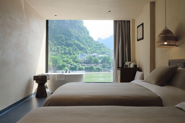 Comfort Double Room, Lanai | Blackout drapes, soundproofing, iron/ironing board, free WiFi - yangshuo liutong hotel (Guilin)