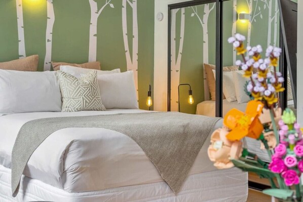 Iron/ironing board, free WiFi, bed sheets