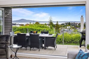 تناول الطعام بالخارج