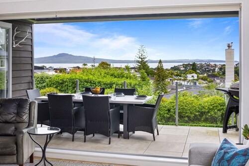 Ocean View Spacious 5BR Retreat for Families