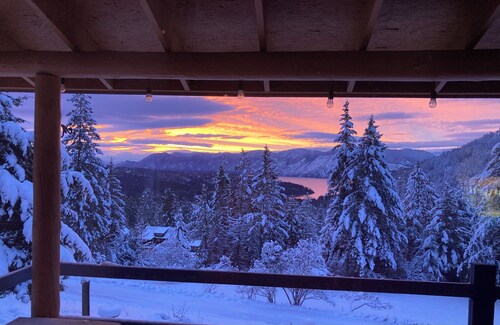 Cabin in the woods, with lake view and hot tub