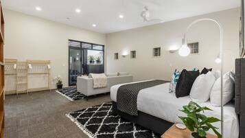 3 bedrooms, desk, iron/ironing board, free WiFi